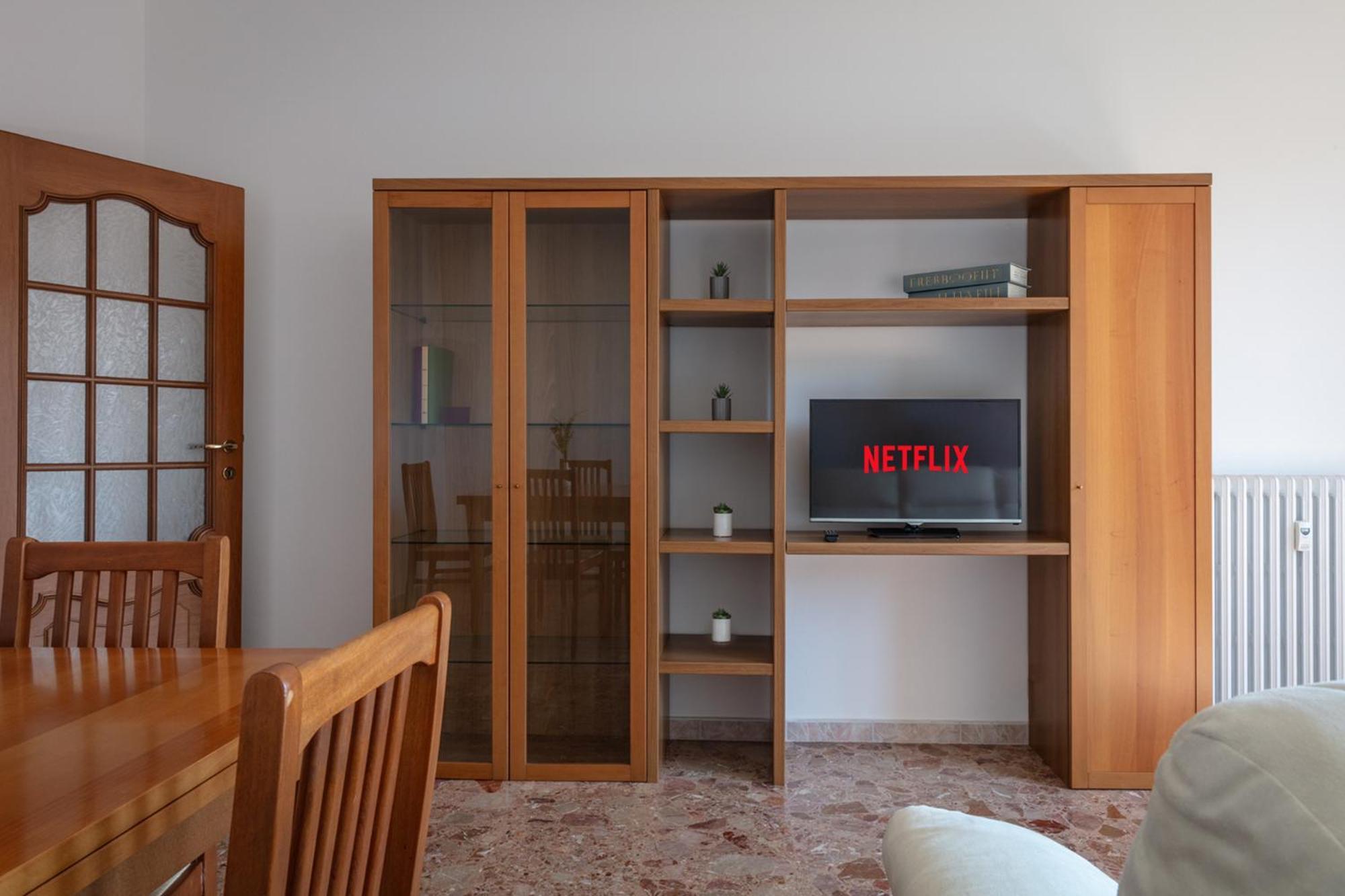 Dehomes - One Bedroom, City View, Balcony, Wi-Fi & Netflix, Treno-Bus To Centre 코르시코 외부 사진